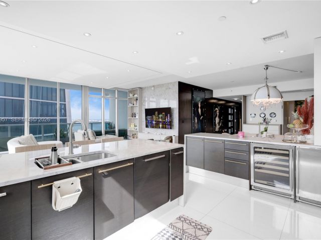 Apartment for sale  Unit #PH6109 - photo 7520421