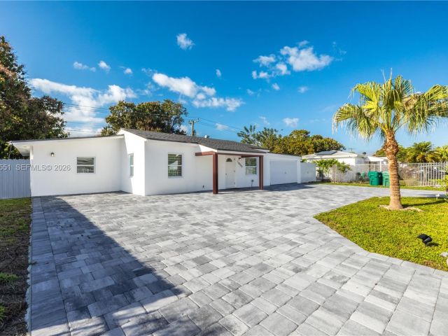 Home for rent at 10050 SW 171st St 10050 - photo 7518612