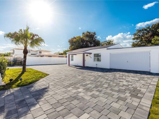 Home for rent at 10050 SW 171st St 10050 - photo 7518613