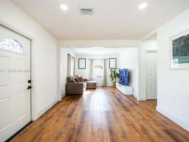 Home for rent at 10050 SW 171st St 10050 - photo 7518614