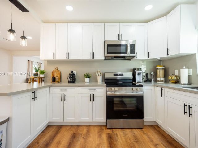 Home for rent at 10050 SW 171st St 10050 - photo 7518618