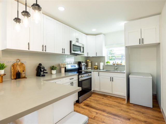 Home for rent at 10050 SW 171st St 10050 - photo 7518619