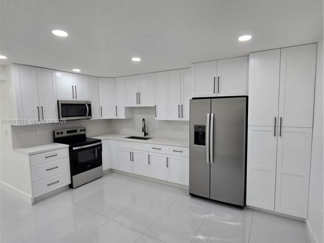 Home for rent at 5551 NW 175th St 1 - photo 7519026