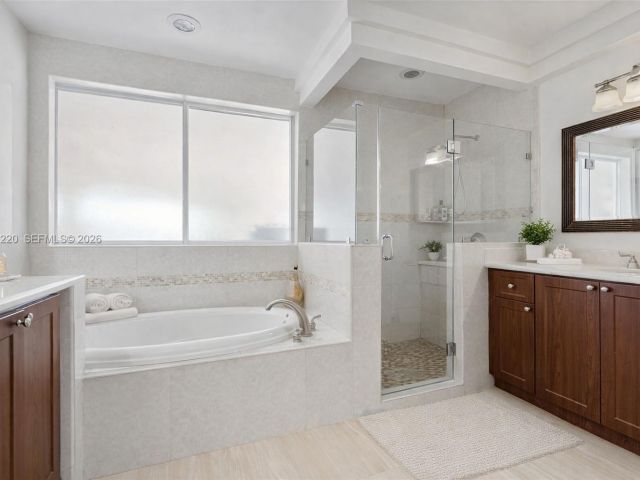 Home for rent at 8300 SW 31st St - photo 7518806