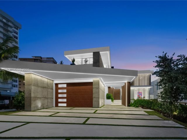 8-bedroom home for sale in Hallandale Beach - 501 Palm Dr - MondialRealty