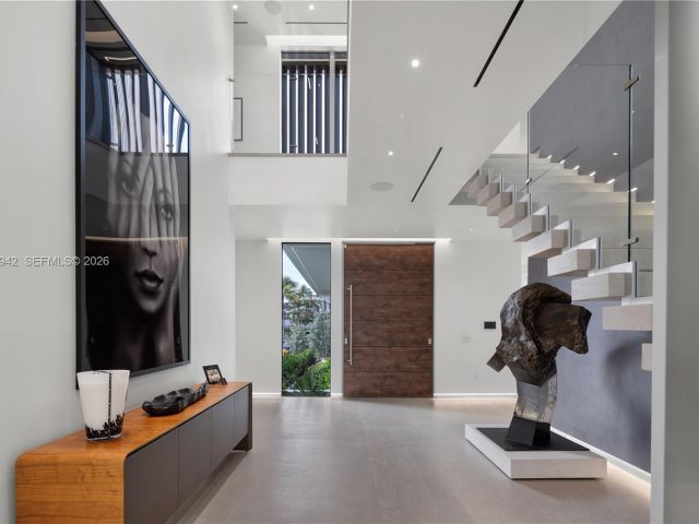 8-bedroom home for sale in Hallandale Beach - 501 Palm Dr - MondialRealty