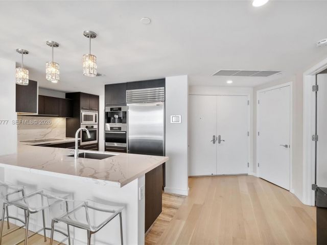 Apartment for sale  Unit #2702 - photo 7526189