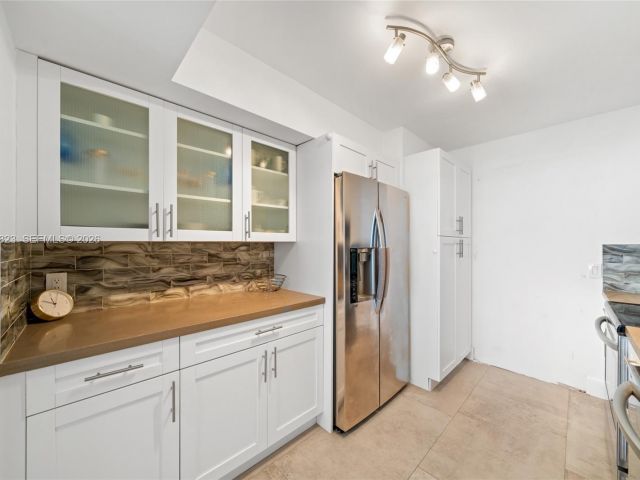 Apartment for sale  Unit #2304 - photo 7520380