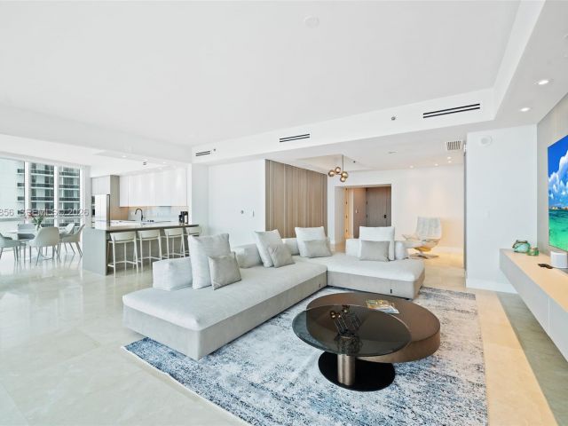 Apartment for rent  Unit #1801 - photo 7520738