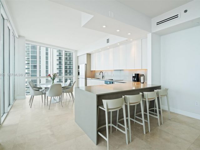 Apartment for rent  Unit #1801 - photo 7520739