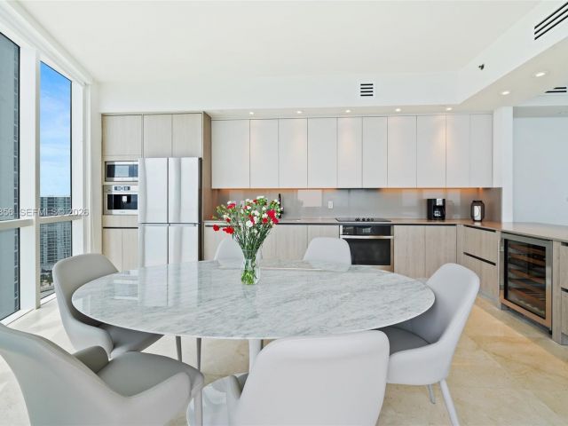 Apartment for rent  Unit #1801 - photo 7520744