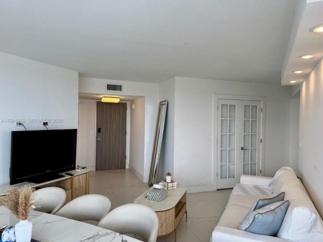 Apartment for sale  Unit #1410 - photo 7520482