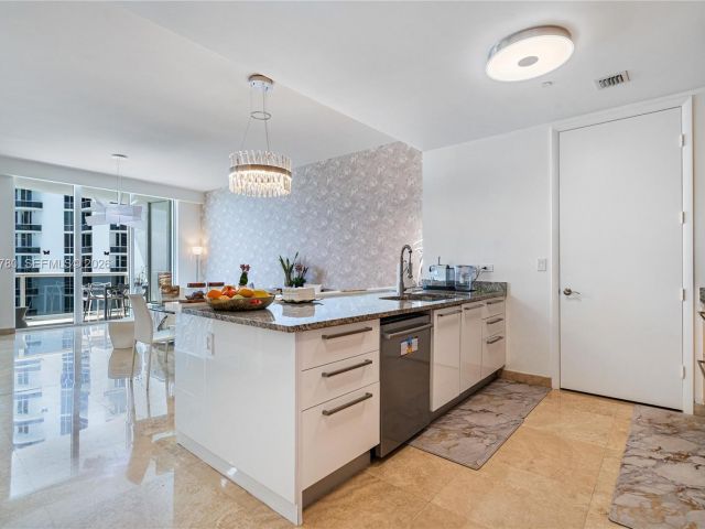 Apartment for rent  Unit #3002 - photo 7519255