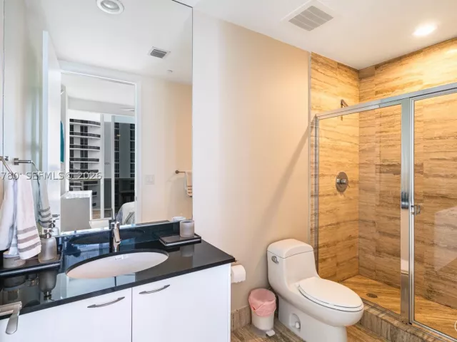 3-bedroom condo for rent in Sunny Isles Beach - 16001 Collins Ave 3002 - MondialRealty