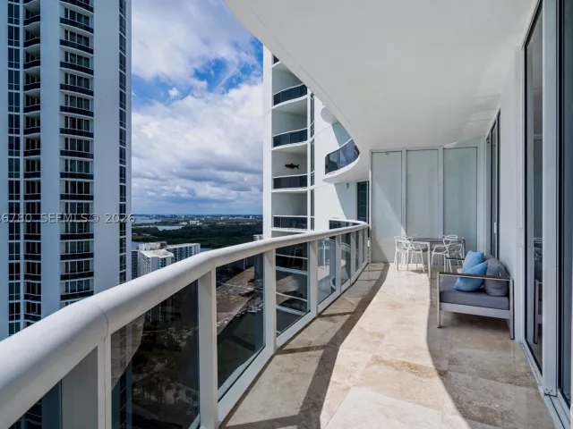 3-bedroom condo for rent in Sunny Isles Beach - 16001 Collins Ave 3002 - MondialRealty