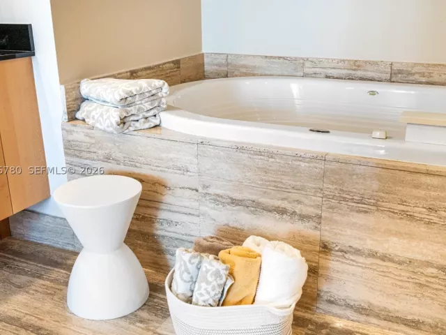 3-bedroom condo for rent in Sunny Isles Beach - 16001 Collins Ave 3002 - MondialRealty