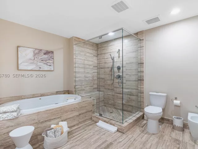3-bedroom condo for rent in Sunny Isles Beach - 16001 Collins Ave 3002 - MondialRealty