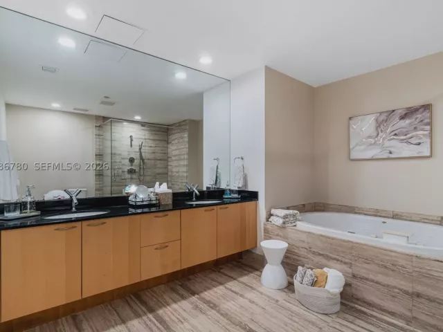 3-bedroom condo for rent in Sunny Isles Beach - 16001 Collins Ave 3002 - MondialRealty