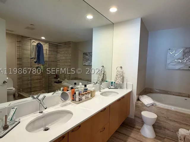 3-bedroom condo for rent in Sunny Isles Beach - 16001 Collins Ave 3002 - MondialRealty