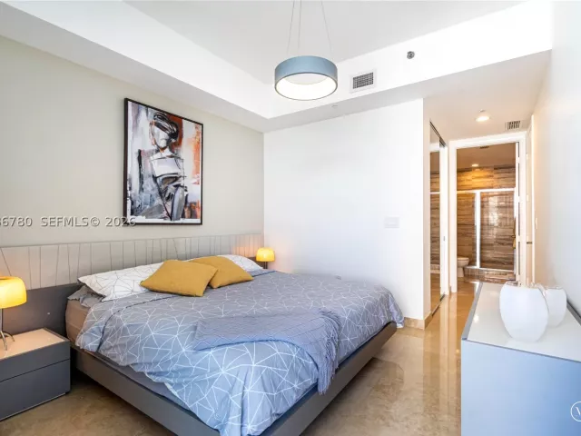 3-bedroom condo for rent in Sunny Isles Beach - 16001 Collins Ave 3002 - MondialRealty
