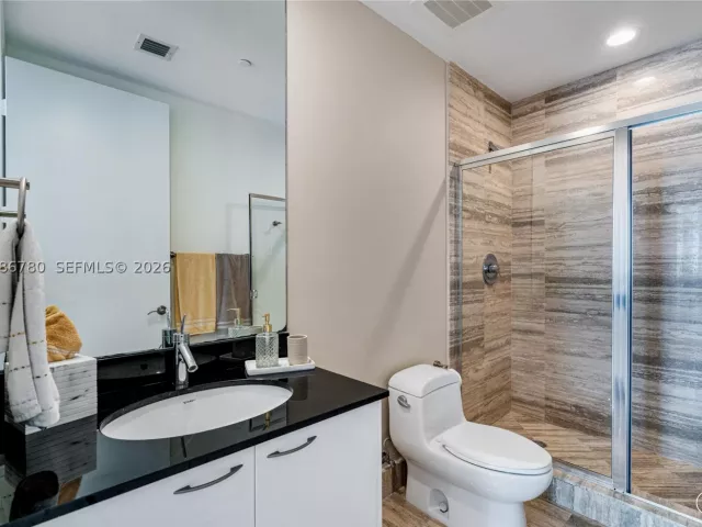 3-bedroom condo for rent in Sunny Isles Beach - 16001 Collins Ave 3002 - MondialRealty