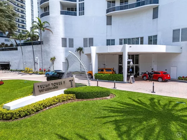 3-bedroom condo for rent in Sunny Isles Beach - 16001 Collins Ave 3002 - MondialRealty