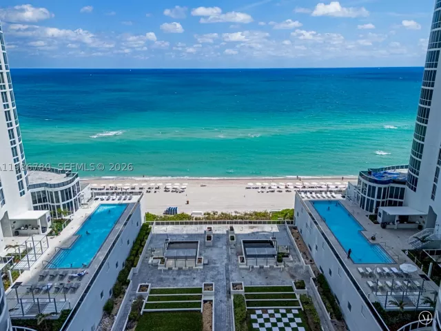 3-bedroom condo for rent in Sunny Isles Beach - 16001 Collins Ave 3002 - MondialRealty
