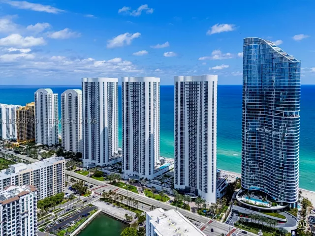 3-bedroom condo for rent in Sunny Isles Beach - 16001 Collins Ave 3002 - MondialRealty