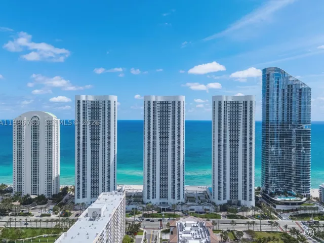 3-bedroom condo for rent in Sunny Isles Beach - 16001 Collins Ave 3002 - MondialRealty