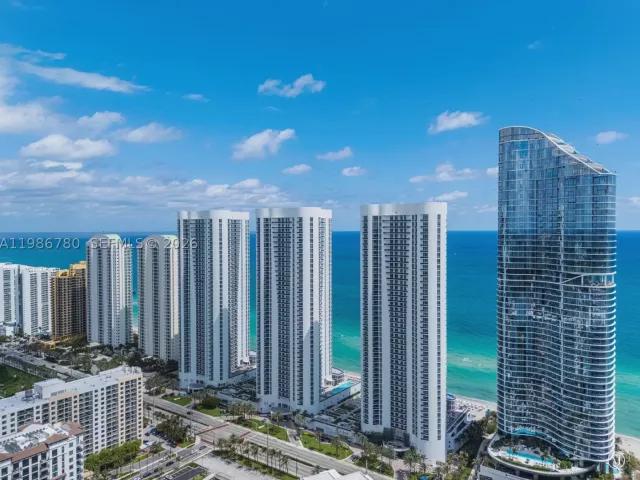 3-bedroom condo for rent in Sunny Isles Beach - 16001 Collins Ave 3002 - MondialRealty