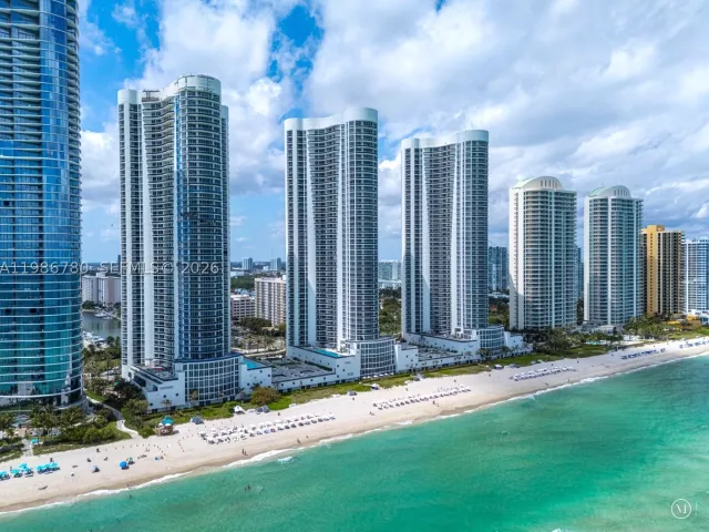 3-bedroom condo for rent in Sunny Isles Beach - 16001 Collins Ave 3002 - MondialRealty