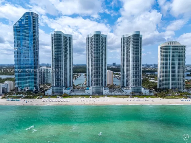 3-bedroom condo for rent in Sunny Isles Beach - 16001 Collins Ave 3002 - MondialRealty