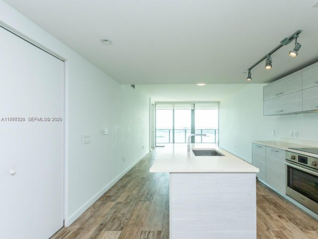 Apartment for rent  Unit #3406 - photo 7520597