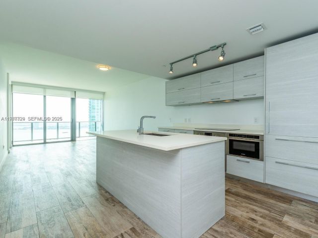 Apartment for rent  Unit #3406 - photo 7520599