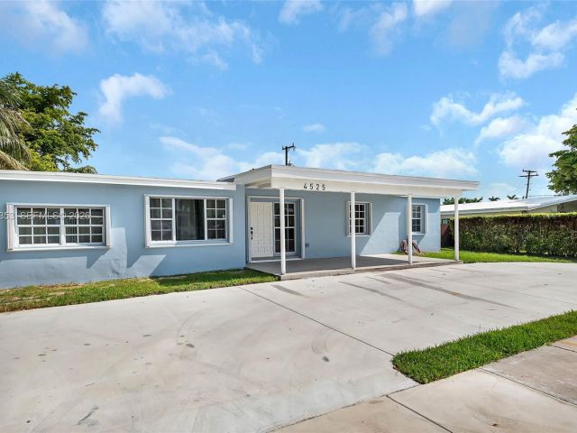 Home for rent at 4525 SW 112th Pl - photo 7519425