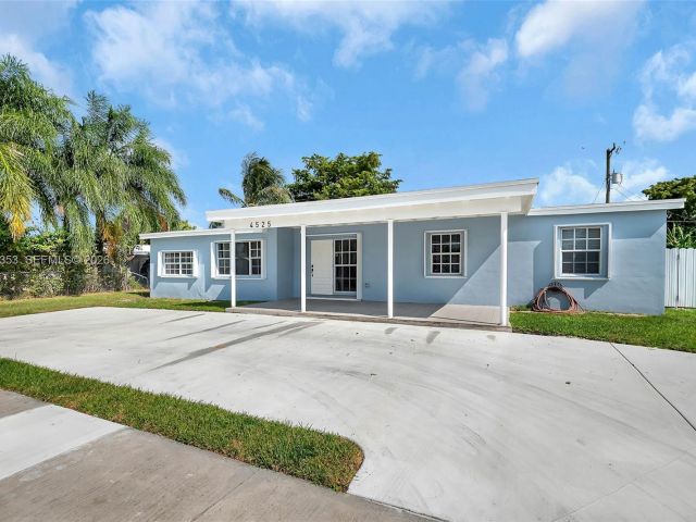 Home for rent at 4525 SW 112th Pl - photo 7519426