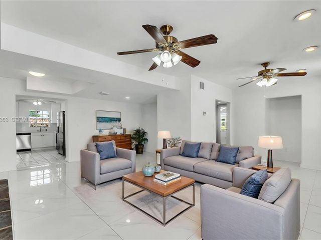 Home for rent at 4525 SW 112th Pl - photo 7519428