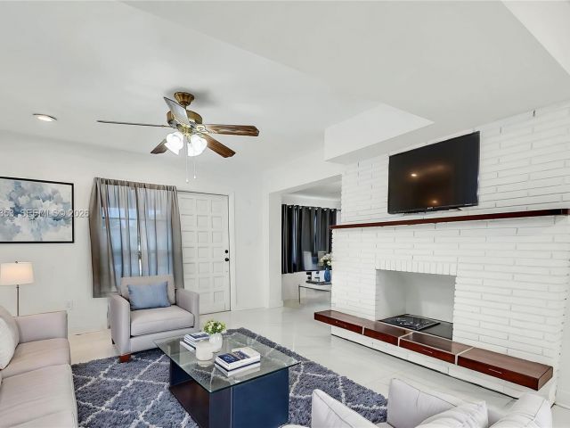 Home for rent at 4525 SW 112th Pl - photo 7519429