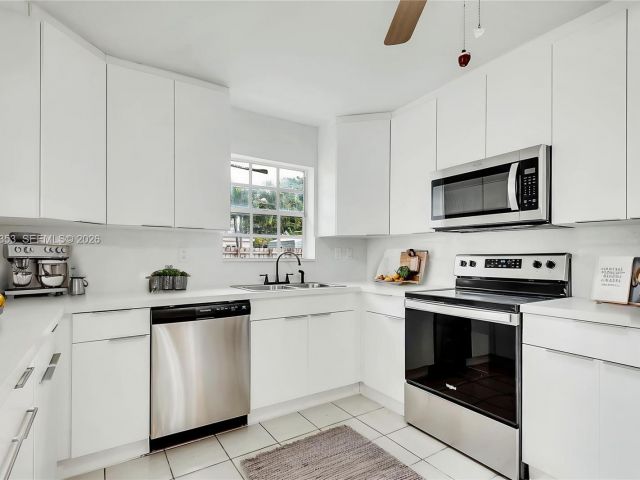 Home for rent at 4525 SW 112th Pl - photo 7519432