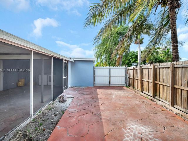 Home for rent at 4525 SW 112th Pl - photo 7519443