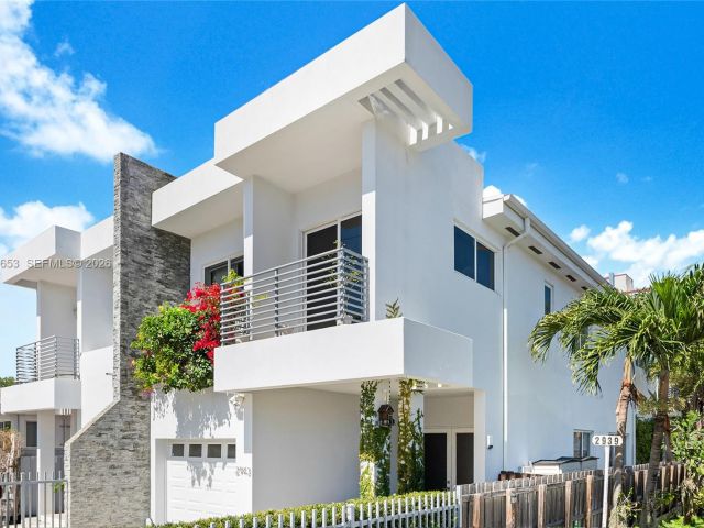 Home for sale at 2943 SW 23rd St - photo 7519445