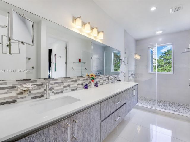 Home for sale at 2943 SW 23rd St - photo 7519460