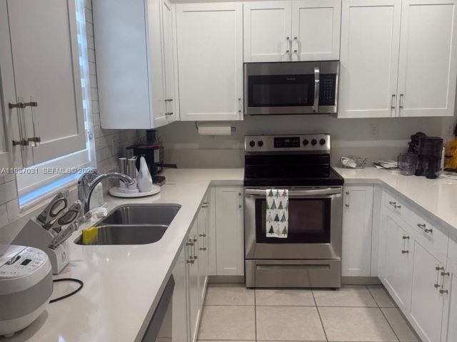 Home for rent at 522 SW 19th Way 522 - photo 7519306