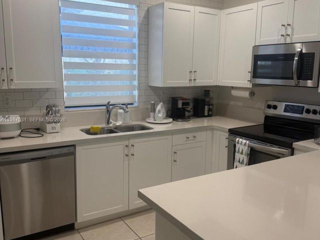 Home for rent at 522 SW 19th Way 522 - photo 7519317