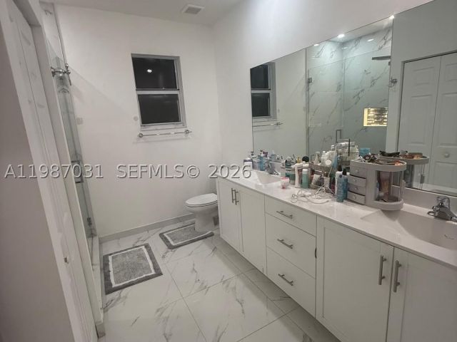 3-bedroom home for rent in Fort Lauderdale - 522 SW 19th Way 522 - MondialRealty