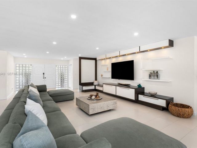 Home for sale at 1525 Diplomat Pkwy - photo 7532390