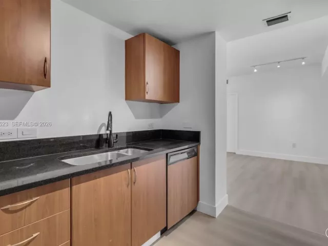 2-bedroom condo for sale in Aventura - 18800 NE 29th Ave LP1022 - MondialRealty