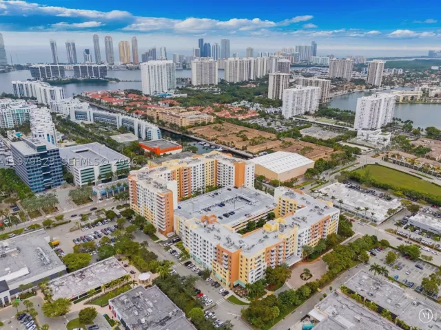 2-bedroom condo for sale in Aventura - 18800 NE 29th Ave LP1022 - MondialRealty