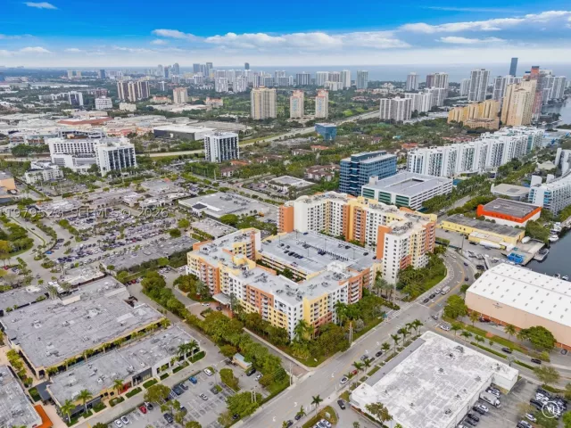 2-bedroom condo for sale in Aventura - 18800 NE 29th Ave LP1022 - MondialRealty