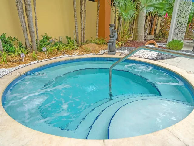 2-bedroom condo for sale in Aventura - 18800 NE 29th Ave LP1022 - MondialRealty
